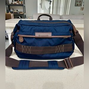 Vanguard Havana 36 messenger camera bag blue and brown